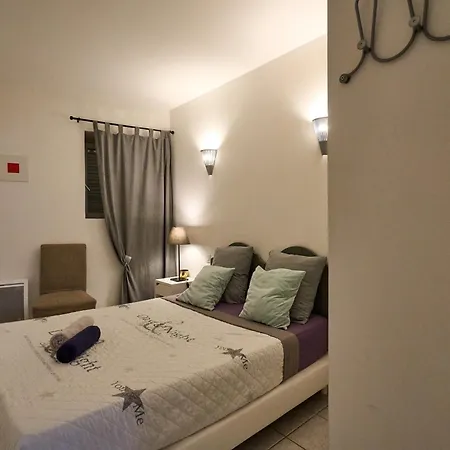 Casa 78 Trivalle - Cite 500m, Parking Public Gratuit 200m, Wifi, Menage Inclus - Free Public Car Park 200m 카르카손