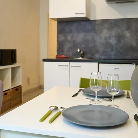 Casa 78 Trivalle - Cite 500m, Parking Public Gratuit 200m, Wifi, Menage Inclus - Free Public Car Park 200m 아파트 카르카손